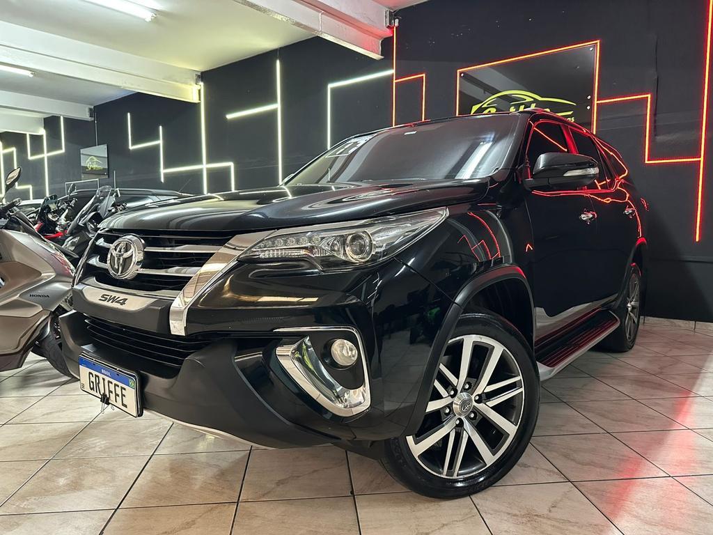 Toyota Hilux Sw4 Hilux SW4 SRX 4x4 2.8 TDI 16V Dies. Aut. 2017