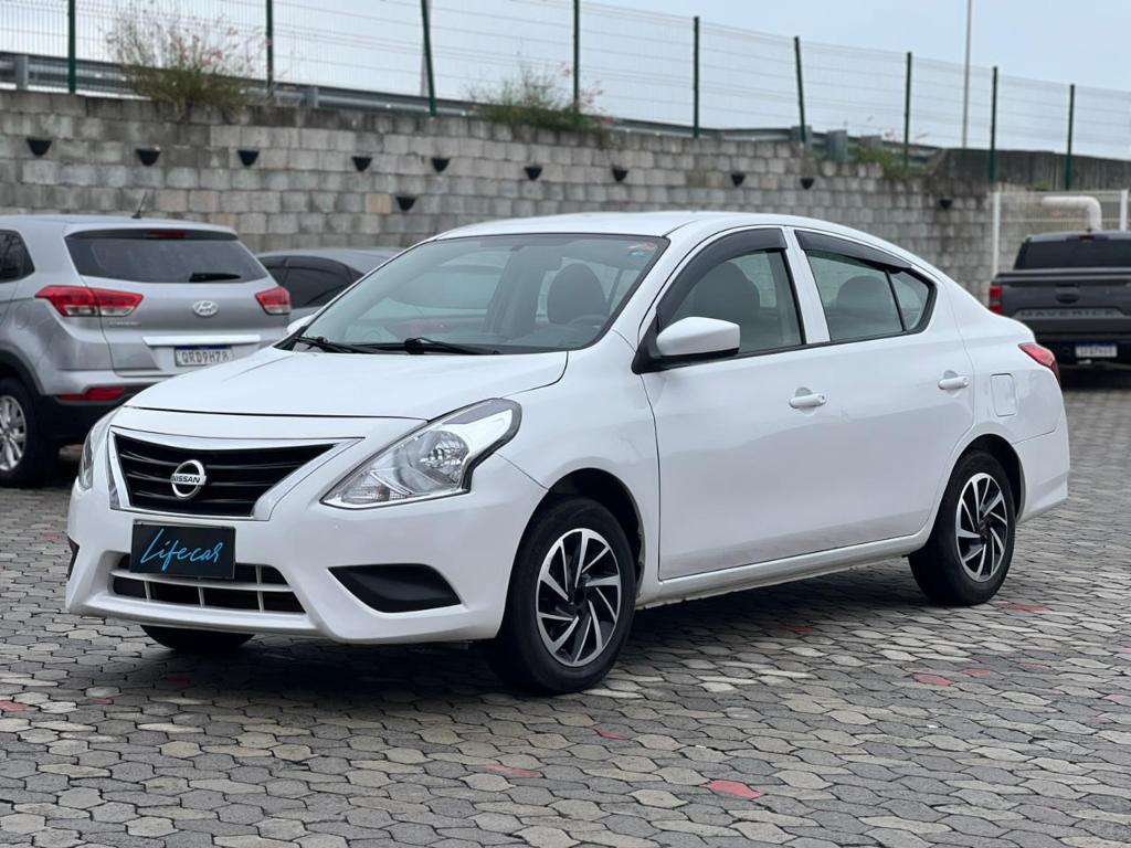 Nissan Versa 2016