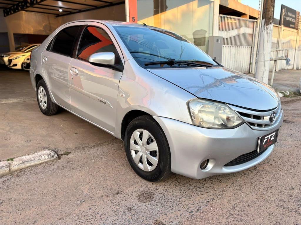 Toyota Etios ETIOS XS Sedan1.5 Flex 16V 4p Mec. 2014
