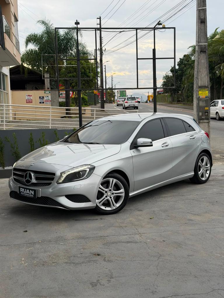 Mercedes-Benz A 200 Classe A 200 1.6 TB 16V Urban 156cv Aut. 2013