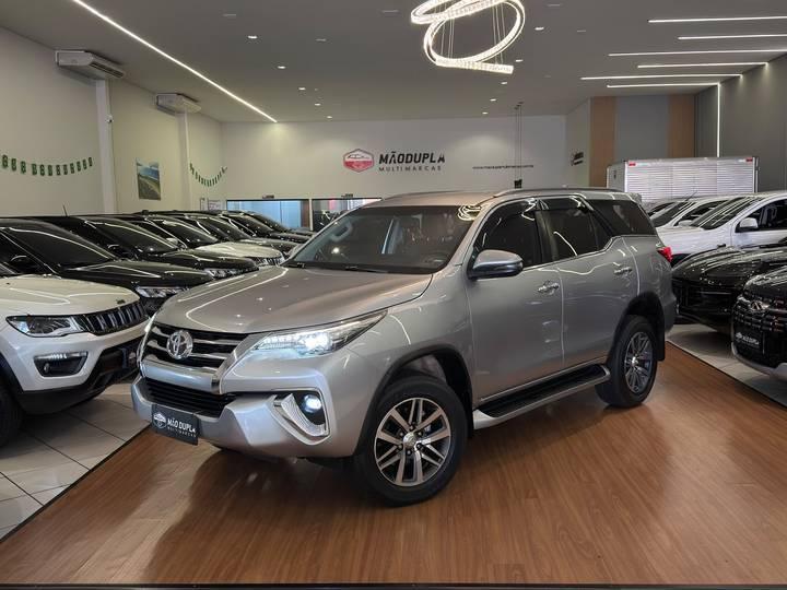 Toyota Hilux Sw4 Hilux SW4 SRX 4x4 2.8 TDI 16V Dies. Aut. 2020