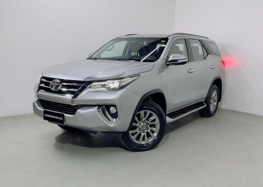 Toyota Hilux Sw4 SRX 4X4 2.8 TB 5LUG AT 2017