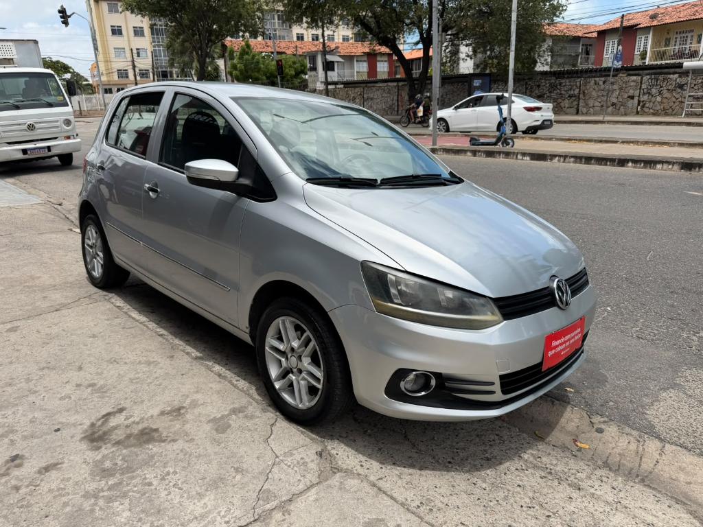 Volkswagen Fox 1.0 Tec Total Flex Trendline 2015