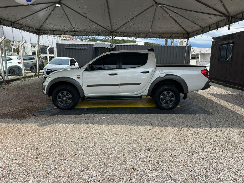 Mitsubishi L200 L200 Triton OUTDOOR 2.4 16V CD Flex Mec. 2017