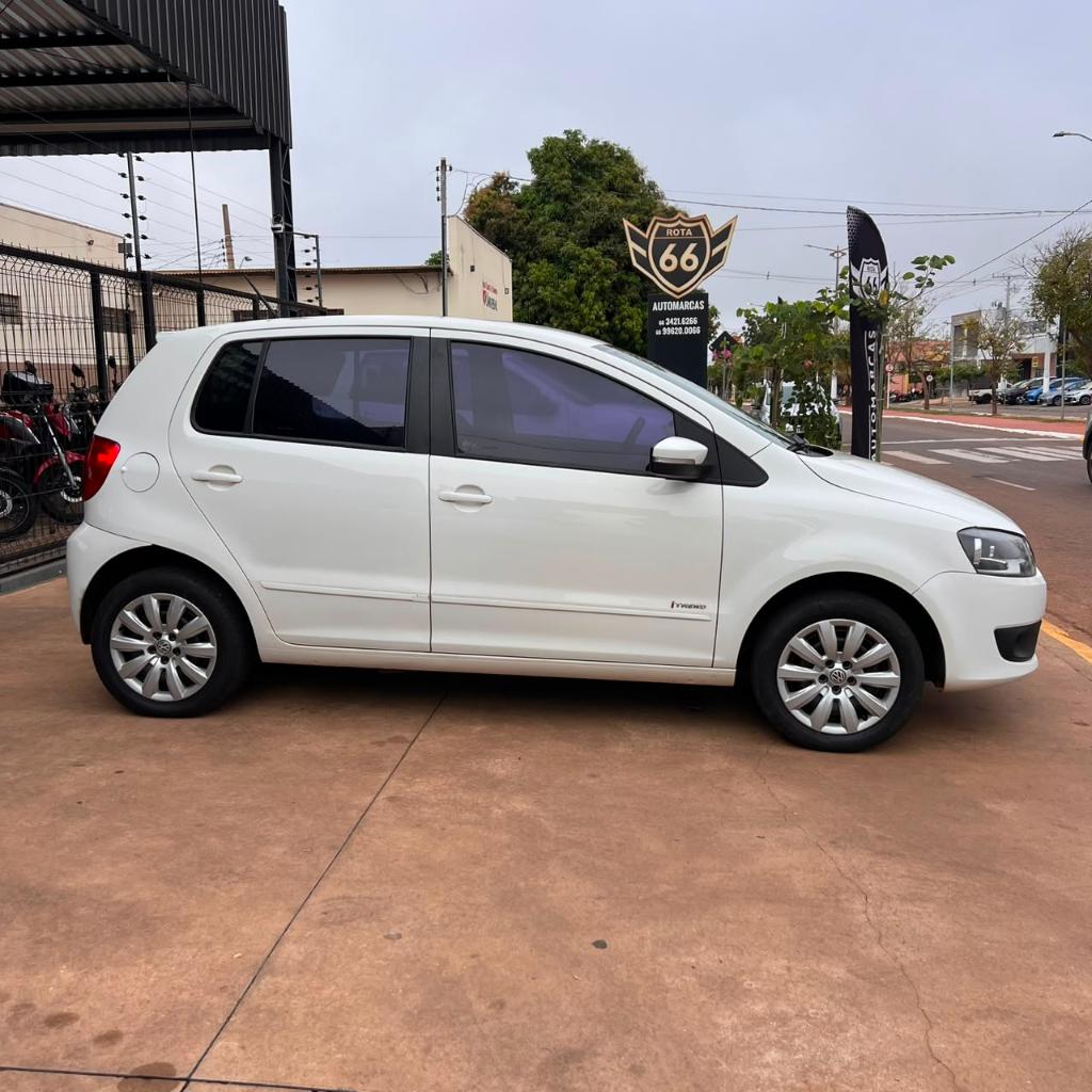 Volkswagen Fox Fox 1.0 Mi Total Flex 8V 3p 2014