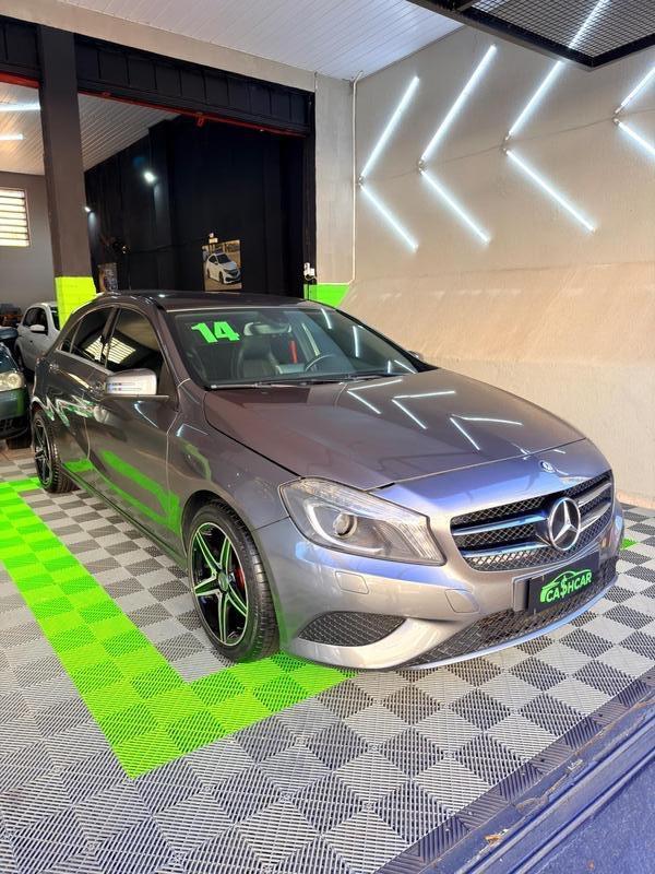 Mercedes-Benz A 200 Classe A 200 1.6 TB 16V Urban 156cv Aut. 2014