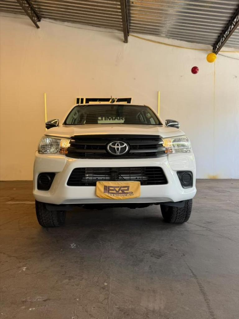 Toyota Hilux 2.8 Tdi Cd Std Power Pack 4wd 2022