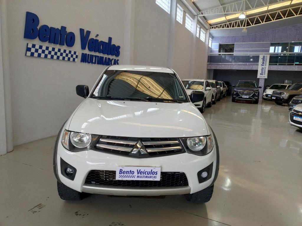 Mitsubishi L200 GLS 3.2 CD TB INT.DIESEL MEC 2013