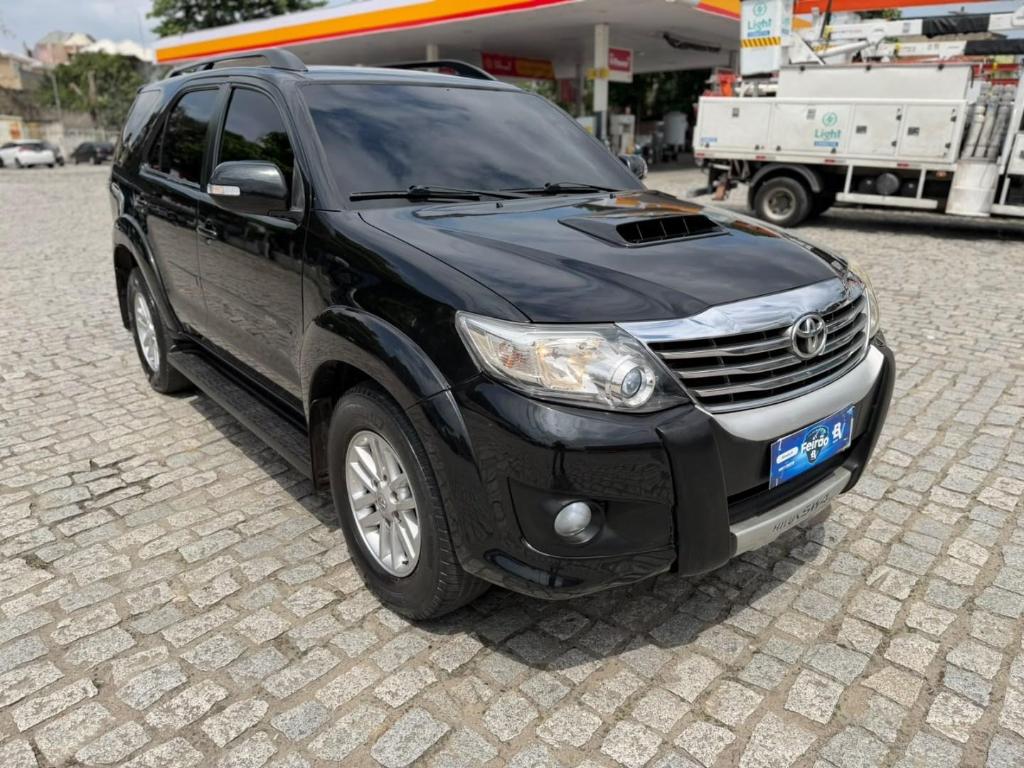 Toyota Hilux CD SRV D4-D 4X4 3.0 TDI DIES 2013