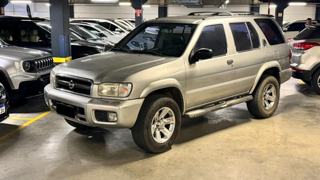 Nissan Pathfinder SE 3.3 AT 2004
