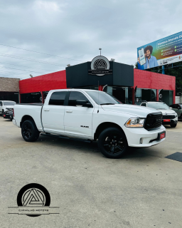 Foto do veículo Ram Ram 1500 Classic 5.7 V8 Cd Laramie Auto 4wd