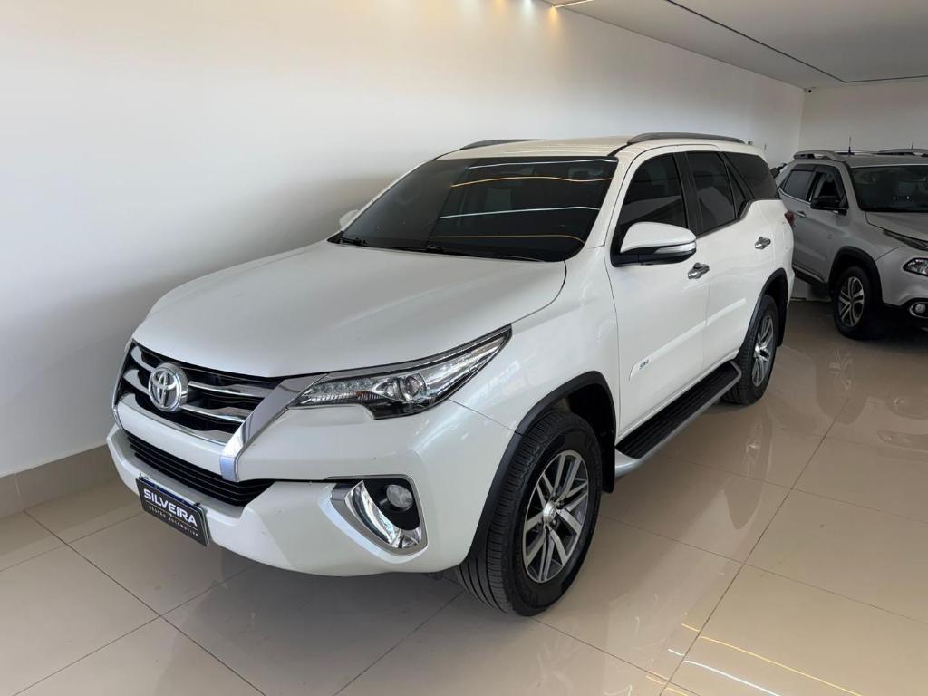 Toyota Hilux Sw4 Hilux SW4 SRX 4x4 2.8 TDI 16V Dies. Aut. 2017