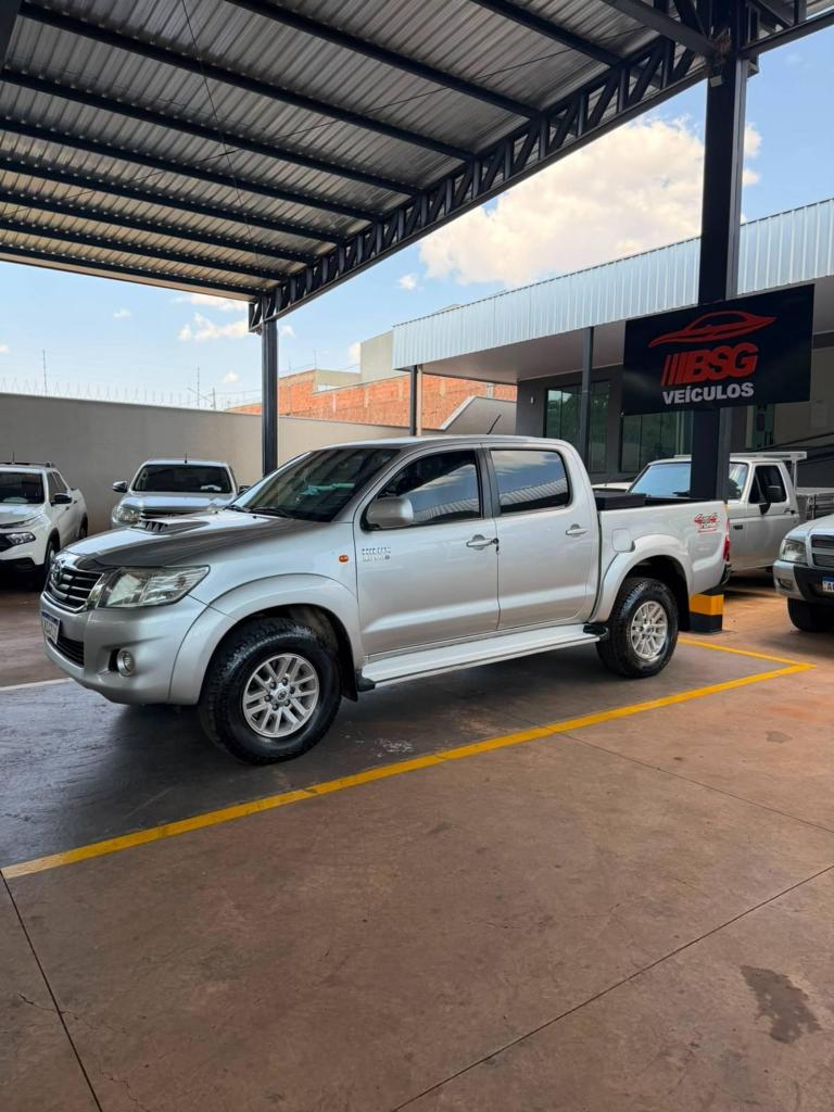 Toyota Hilux Hilux CD SR D4-D 4x4 3.0  TDI Dies. 2013