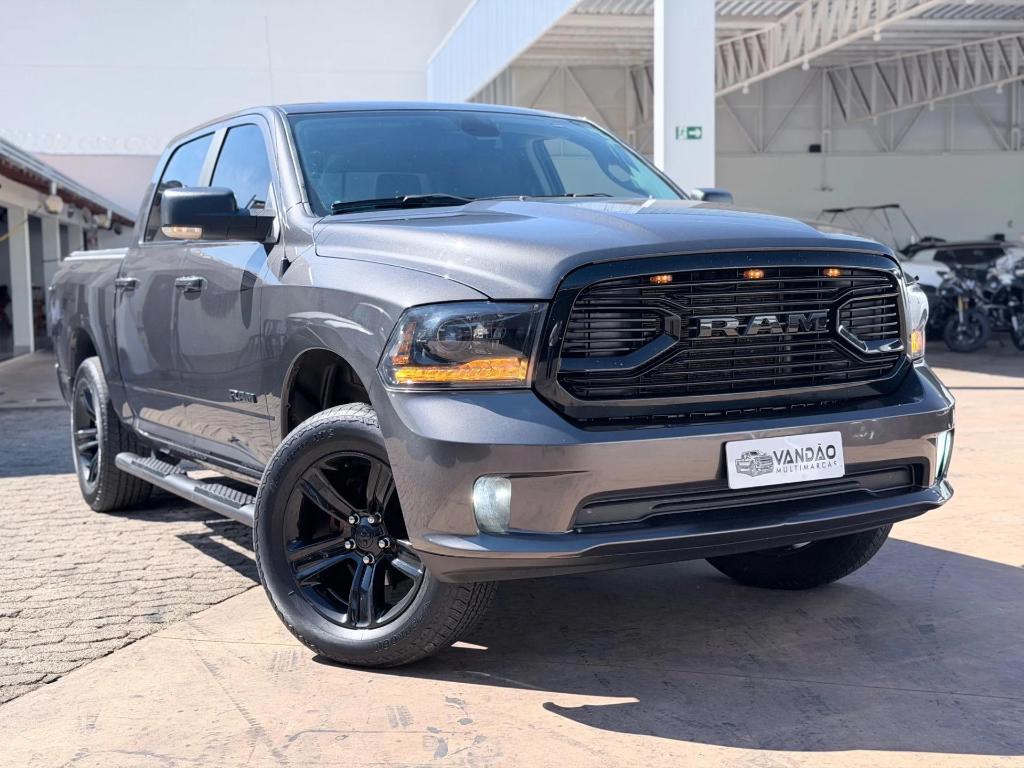 Ram Classic 1500 CLASSIC LARAMIE 5.7 CD V8 4X4 AUT. 2023