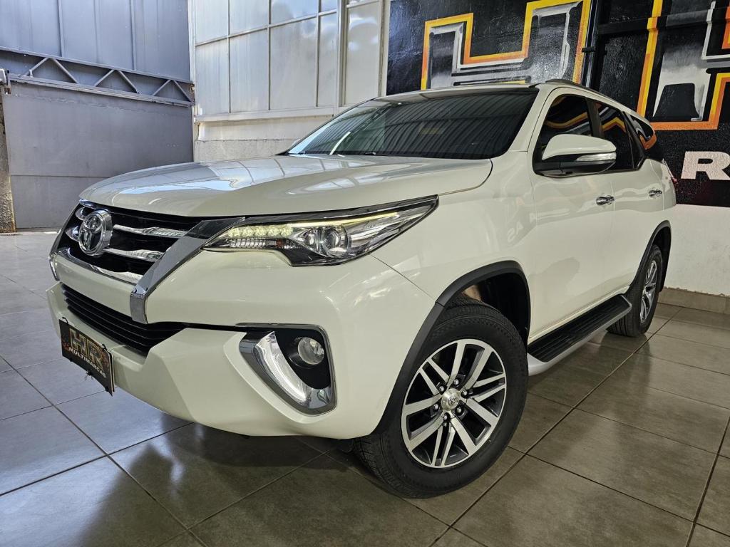 Toyota Hilux Sw4 SRX 4X4 2.8 TDI 16V DIES. AUT. 2017