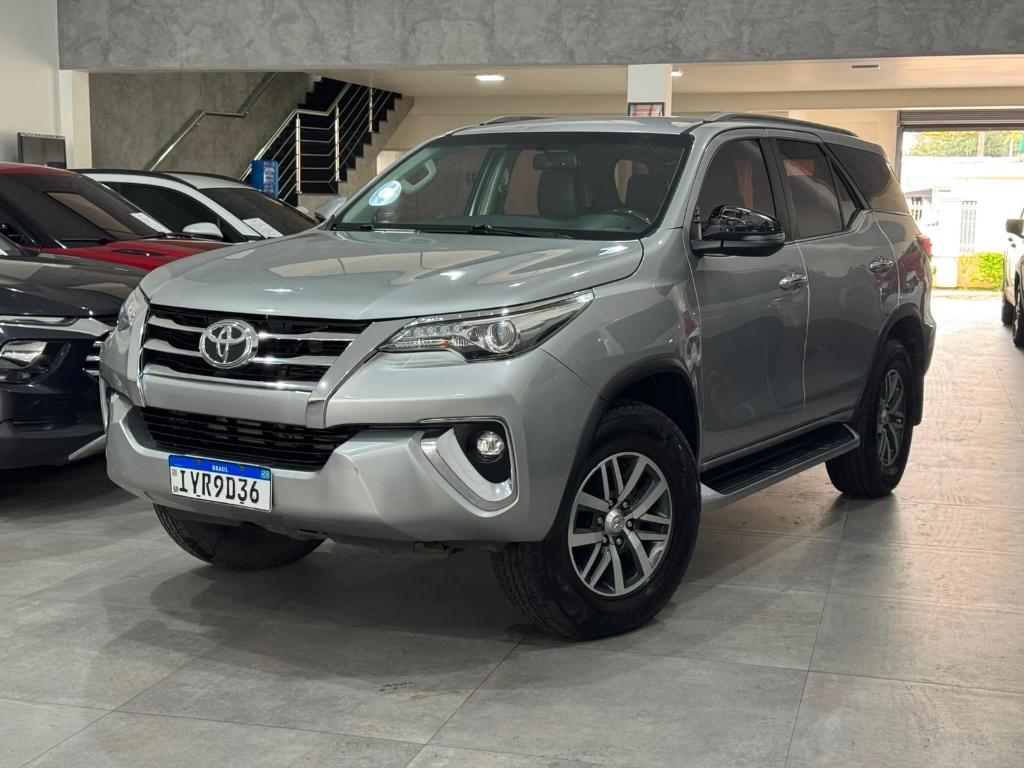 Toyota Sw4 Hilux SW4 SRX 4x4 2.8 TDI 16V Dies. Aut. 2019