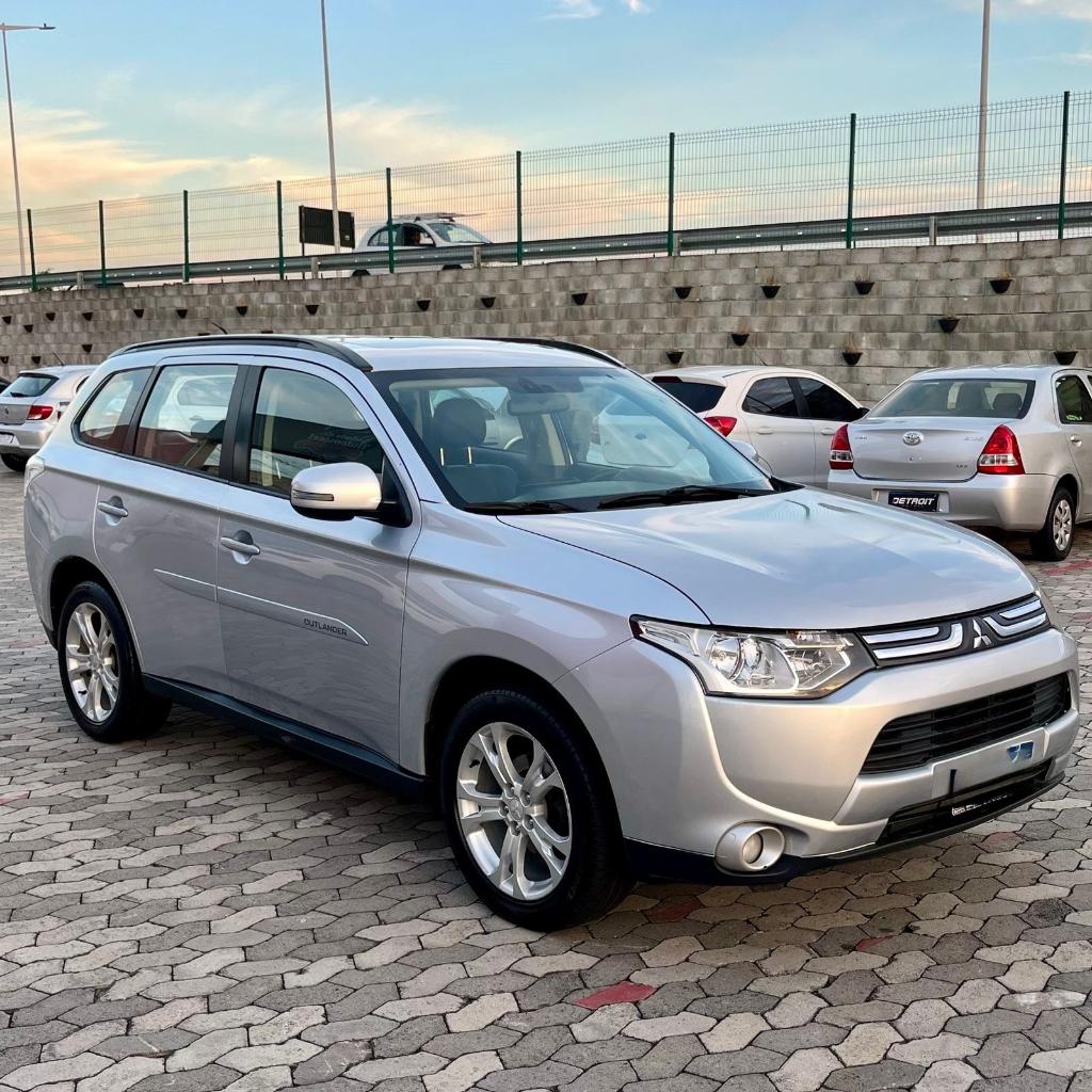 Mitsubishi Outlander OUTLANDER 2.0 16V 160cv Aut. 2014