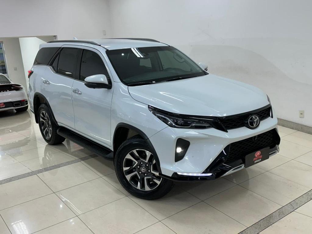 Toyota Hilux Hilux CD SRX Plus 4x4 2.8 TDI Die. Aut. 2026