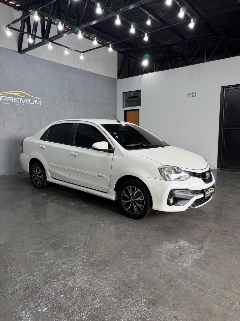 Toyota Etios 1.5 PLATINUM SEDAN 16V FLEX 4P AUTOMÁTICO 2018