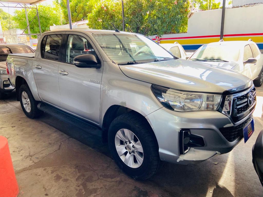 Toyota Hilux Hilux CD SR 4x4 2.8 TDI Diesel Aut. 2020