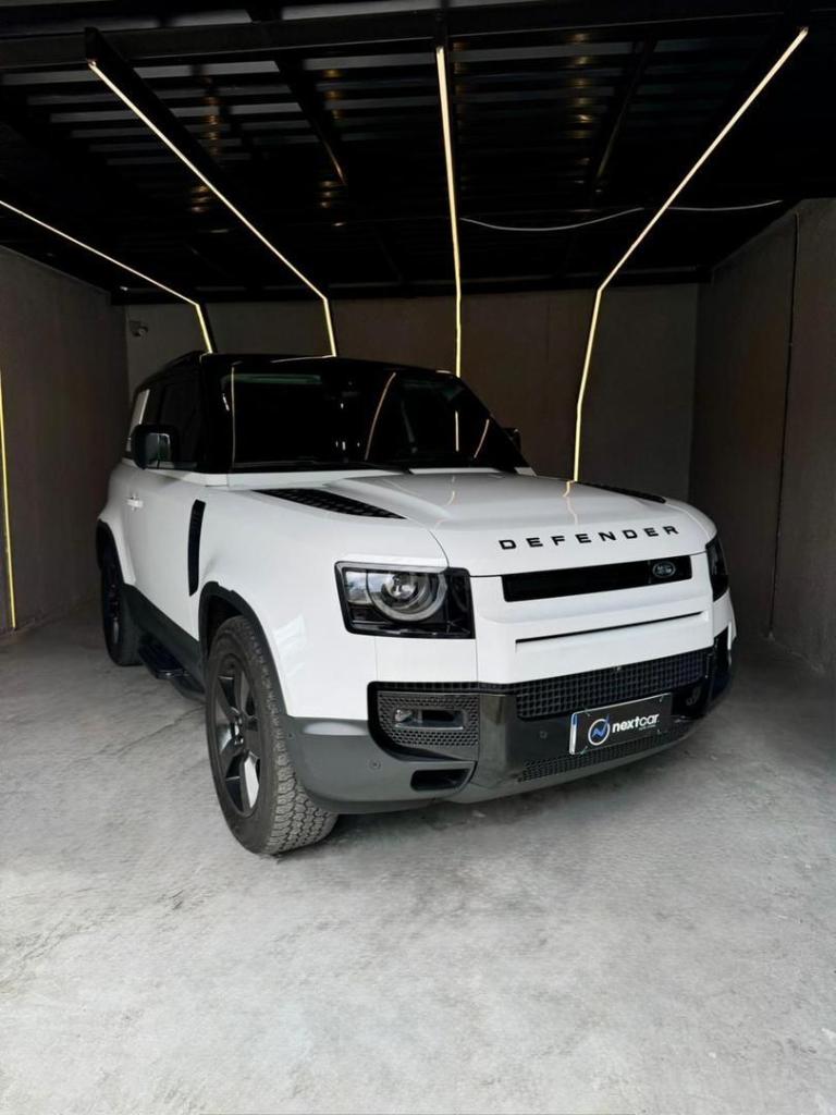 Land Rover Defender 2023