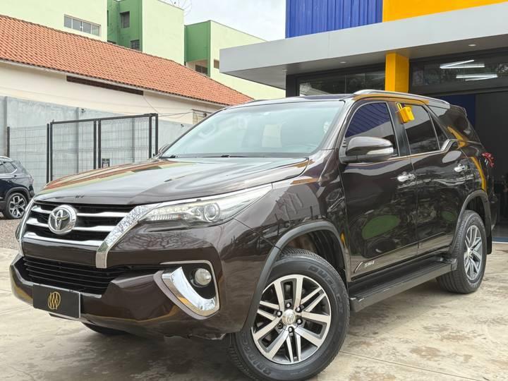 Toyota Hilux Sw4 SRX 4X4 2.8 TDI 16V DIES. AUT. 2017