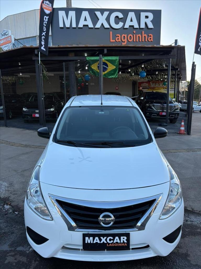 Nissan Versa 2021