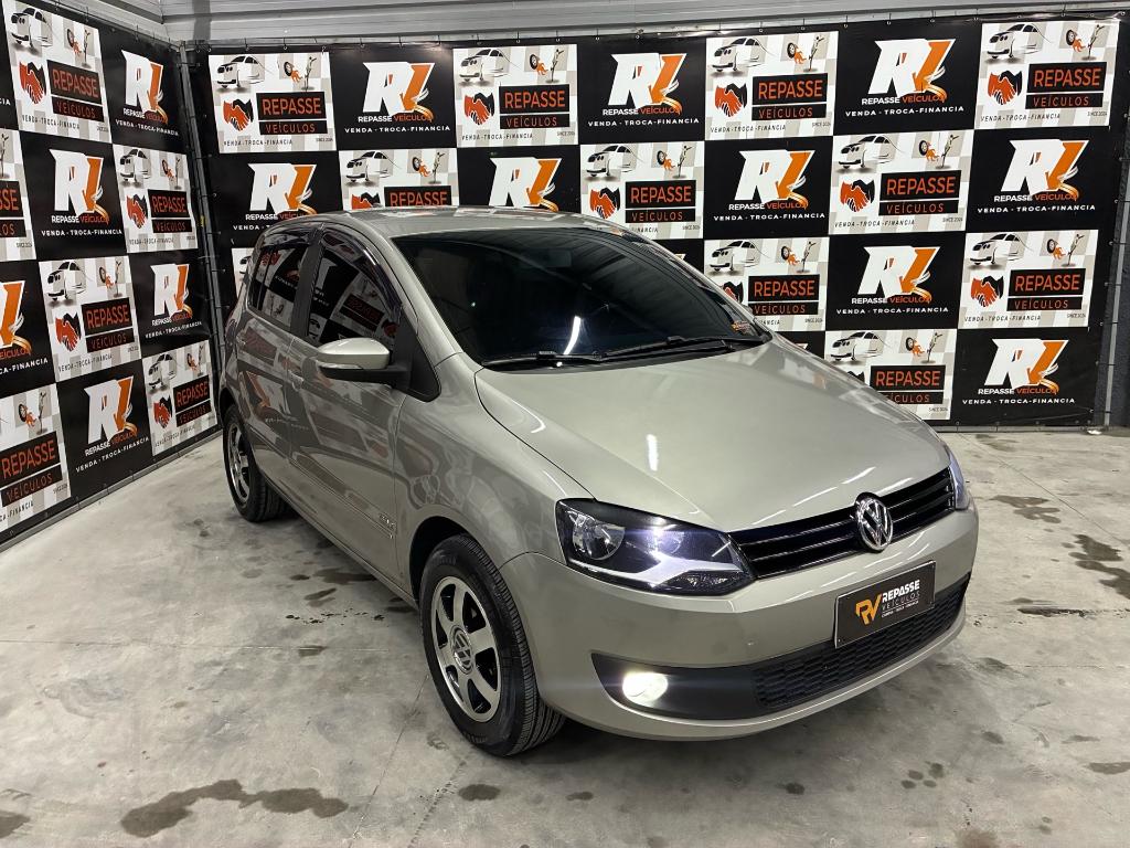 Volkswagen Fox 1.0 Tec Total Flex 2013