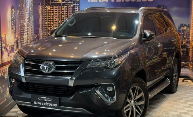 Toyota Hilux Sw4 SRX 4X4 2.8 TDI 16V DIES. AUT. 2019