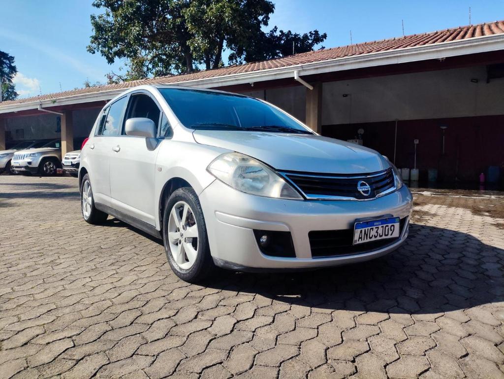 Nissan Tiida 1.8 SL 16V FLEX 4P AUTOMÁTICO 2011
