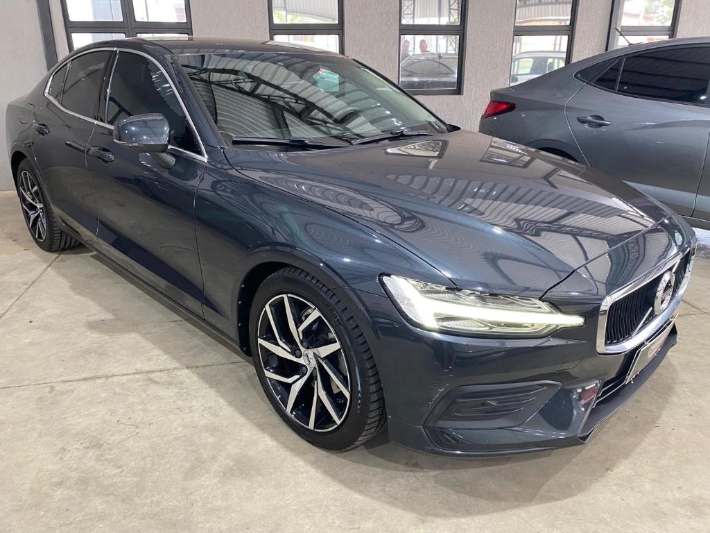Volvo S60 2.0 T4 Momentum Auto - Automática