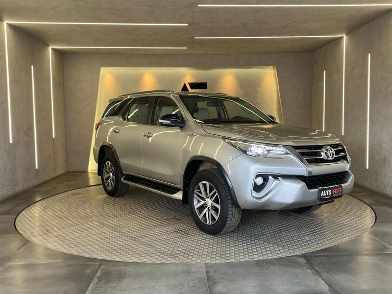 Toyota Sw4 Hilux SW4 SRX 4x4 2.8 TDI 16V Dies. Aut. 2017