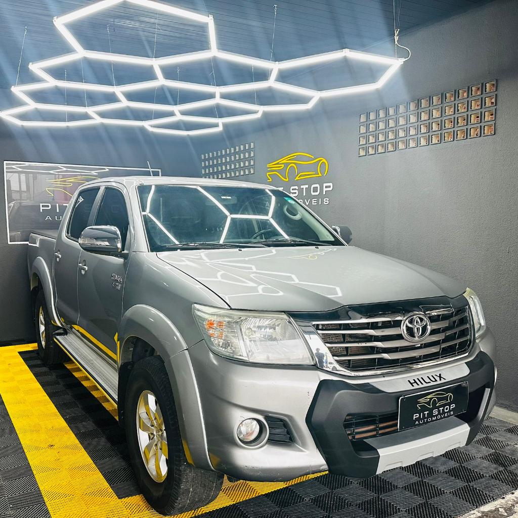 Toyota Hilux 2.7 SRV 4X2 CD 16V FLEX 4P AUTOMÁTICO 2015