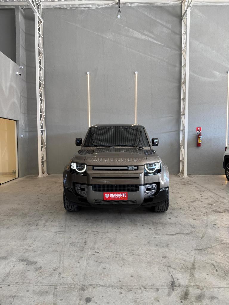 Land Rover Defender 2023